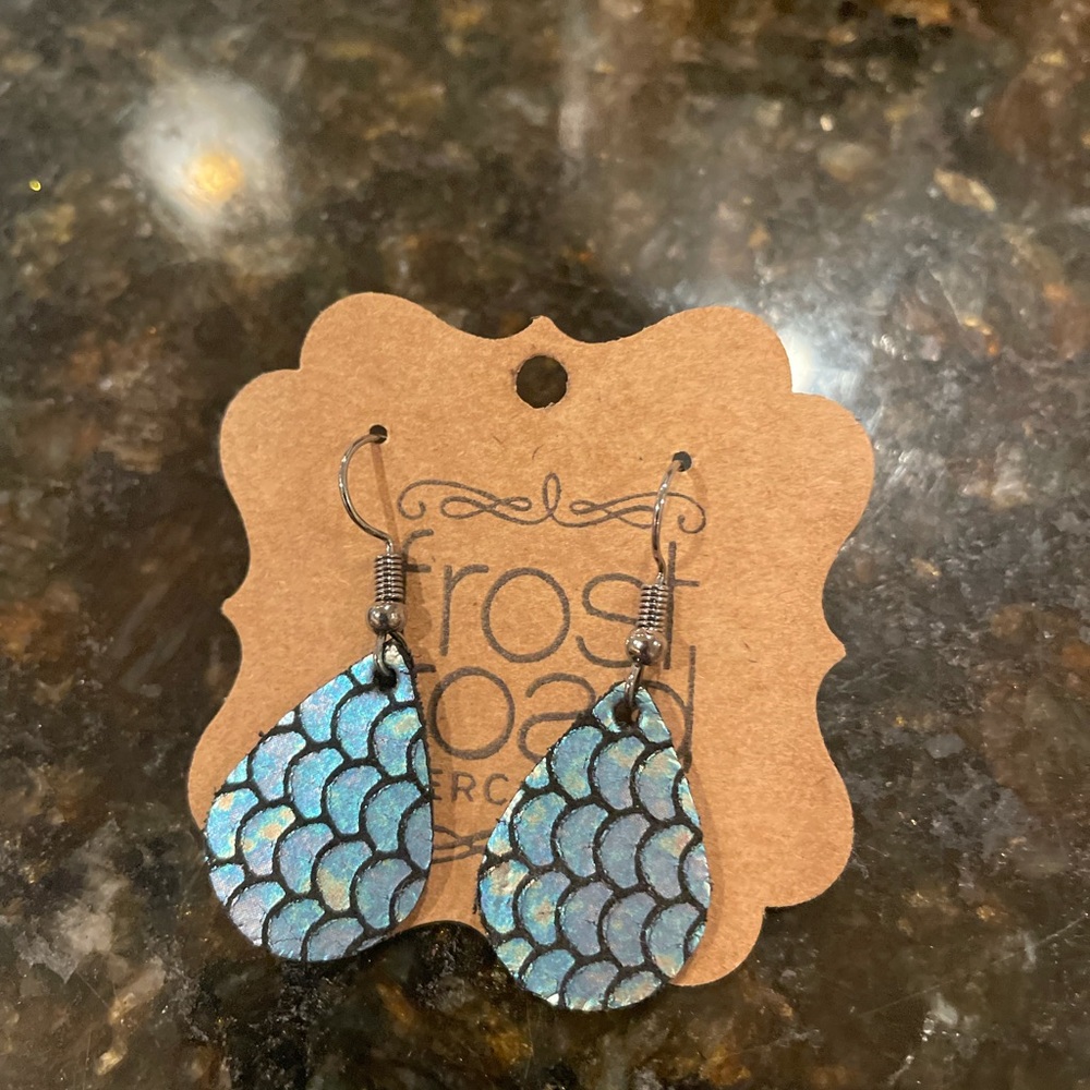 NWT Leather drop earrings - green/blue